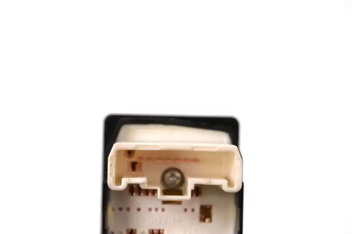 Toyota Prius (XW30) (2009 - 2015) 769746E Кнопка фаркопа в багажнике — фото 4