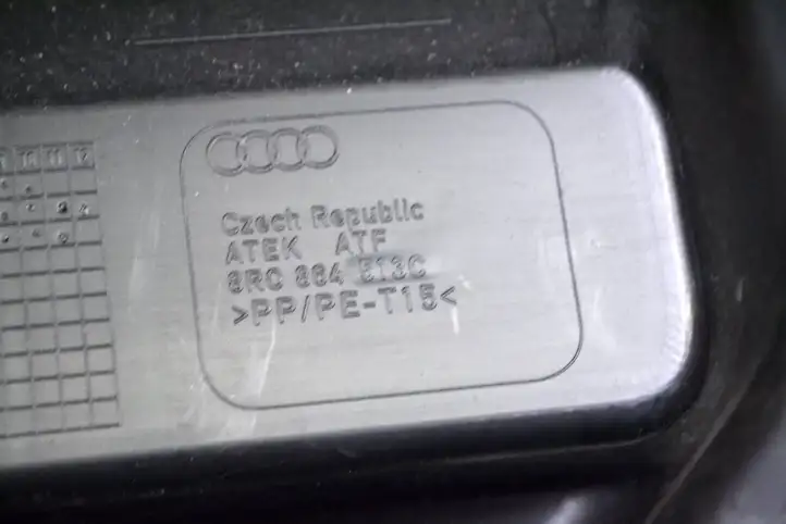 Audi Q5 SQ5 (2008 - 2012) 8R0864513C Отделка порога багажника — фото 5