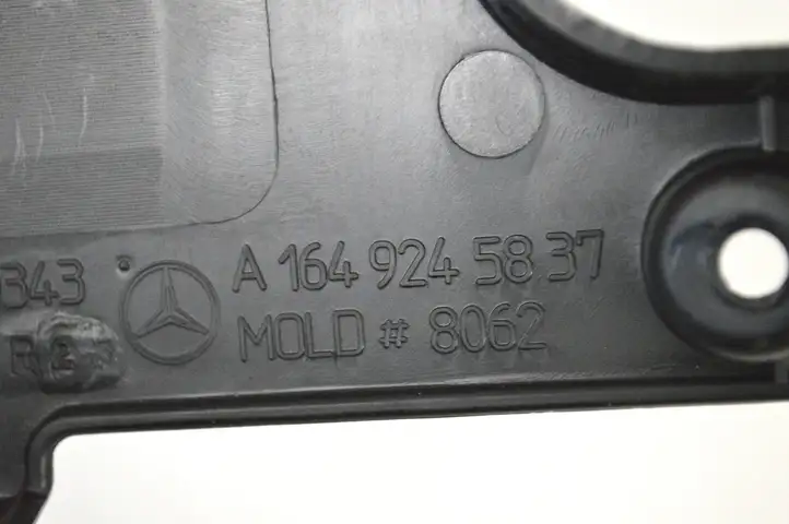Mercedes-Benz GL X164 (2006 - 2012) A1649245837 Прочие детали салона — фото 5