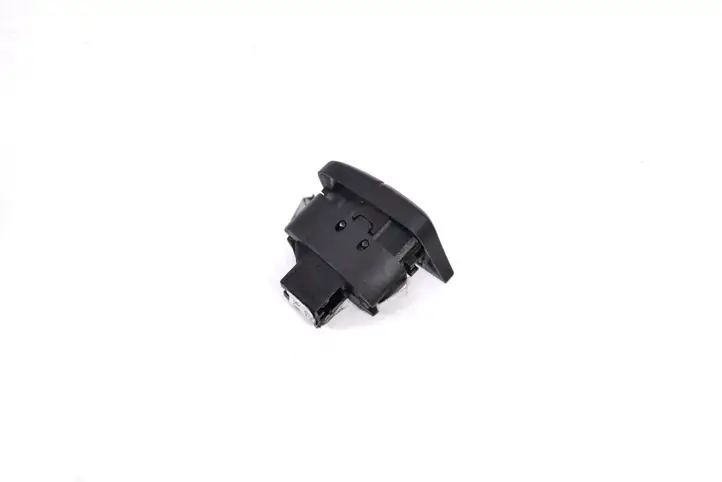 Audi A5 8T 8F (2007 - 2011) 8T0962108 Кнопка фаркопа в багажнике — фото 2