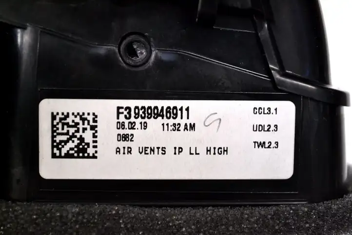 BMW 3 G20 G21 (2019 - ) 939946911 Воздушная решетка панели — фото 5