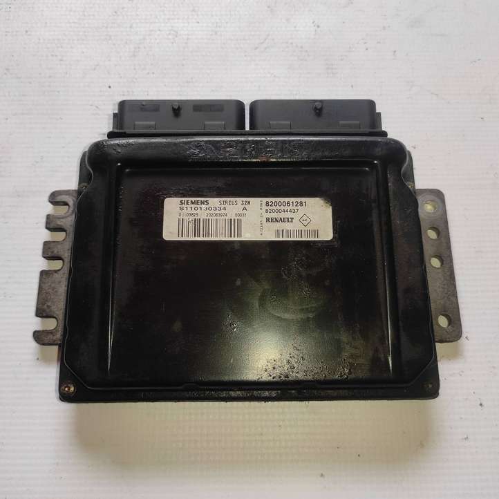 Renault Clio II (1998 - 2001)  8200061281 Блок управления двигателя