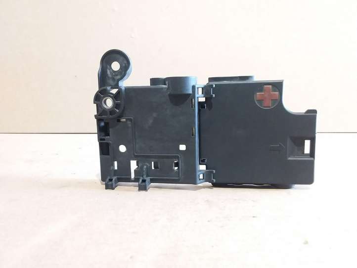 Audi A5 (2007 - 2011)  8K0937517A Узел подключения плюсовых проводов