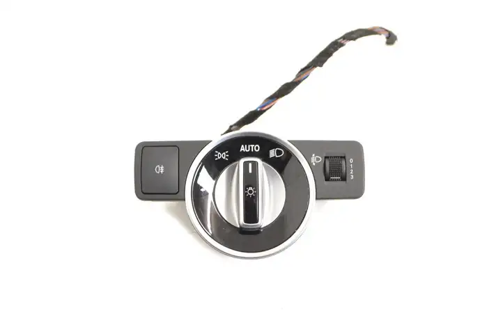 Mercedes-Benz SLK R172 (2011 - 2017) A2049053103 Включатель фонарей — фото 1