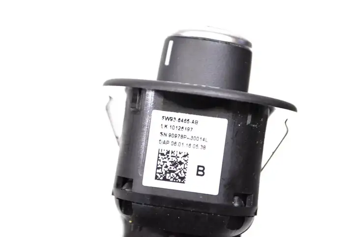Land Rover Range Rover L405 (2012 - 2017) FW936465AB Кнопка фаркопа в багажнике — фото 5