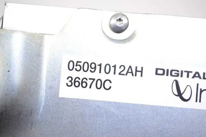 Dodge Nitro (2006 - 2011) 05091012AH Усилитель звука — фото 4