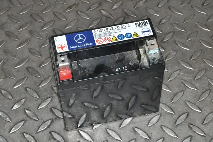 Mercedes-Benz SLK R172 (2011 - 2017) A0009827008 Аккумулятор — фото 1