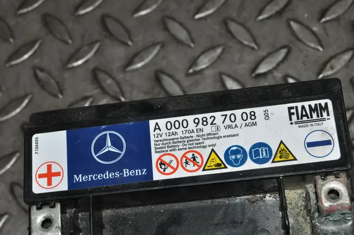 Mercedes-Benz SLK R172 (2011 - 2017) A0009827008 Аккумулятор — фото 2