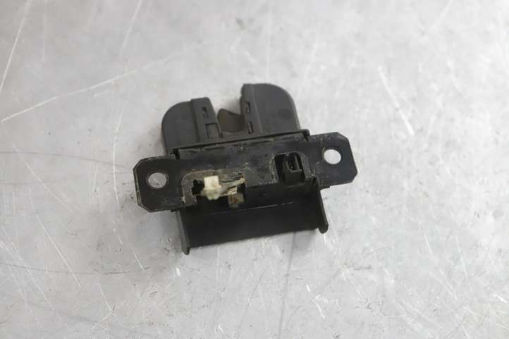 Volkswagen Golf IV (1998 - 2005)  1J6827505B Замок задней крышки