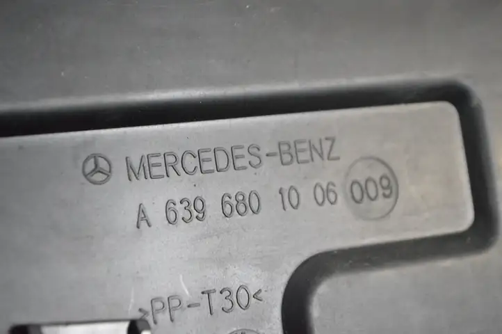 Mercedes-Benz Vito Viano W639 (2010 - 2015) A6396801006 Нижняя отделка панели приборов — фото 5