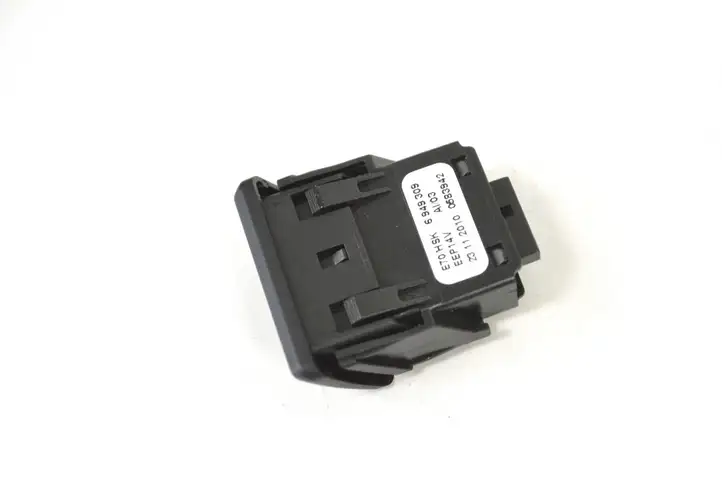 BMW X5 E70 (2006 - 2013) 6949309 Кнопка фаркопа в багажнике — фото 3