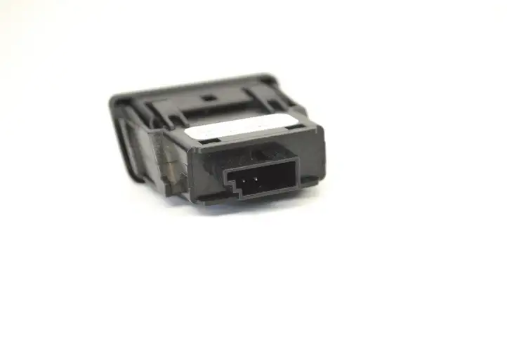 BMW X5 E70 (2006 - 2013) 6949309 Кнопка фаркопа в багажнике — фото 4