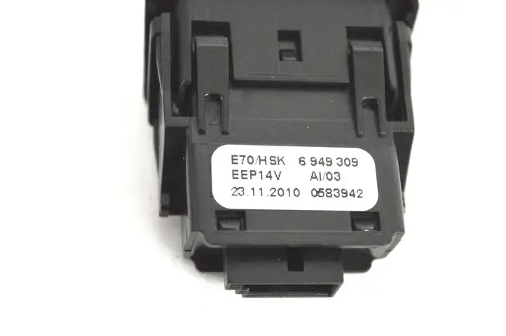 BMW X5 E70 (2006 - 2013) 6949309 Кнопка фаркопа в багажнике — фото 5