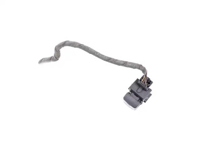 Land Rover Freelander 2 - LR2 (2006 - 2010) 5H2215B24AA Кнопка фаркопа в багажнике — фото 3