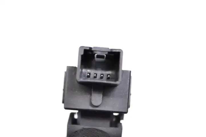 Land Rover Freelander 2 - LR2 (2006 - 2010) 5H2215B24AA Кнопка фаркопа в багажнике — фото 4