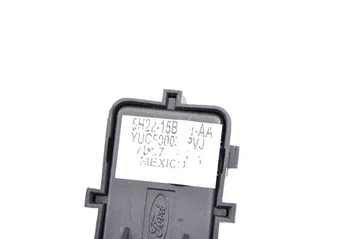 Land Rover Freelander 2 - LR2 (2006 - 2010) 5H2215B24AA Кнопка фаркопа в багажнике — фото 5