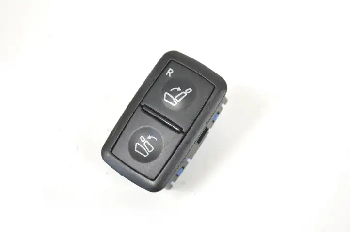 Mercedes-Benz GL X164 (2006 - 2012) A1648707010 Кнопка фаркопа в багажнике — фото 1