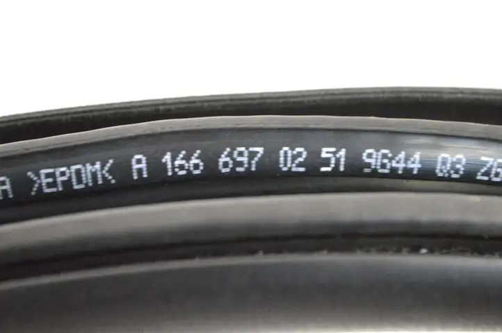 Mercedes-Benz GL X166 (2013 - 2019) A1666970251 Уплотнитель задней двери — фото 5