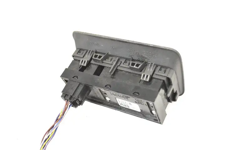 Land Rover Evoque I (2011 - 2015) BJ3211654BB Кнопка закрытия багажника — фото 2