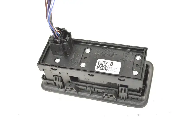 Land Rover Evoque I (2011 - 2015) BJ3211654BB Кнопка закрытия багажника — фото 3