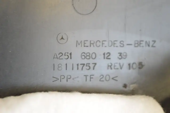 Mercedes-Benz R W251 (2005 - 2013) A2516801239 Нижняя отделка панели приборов — фото 5