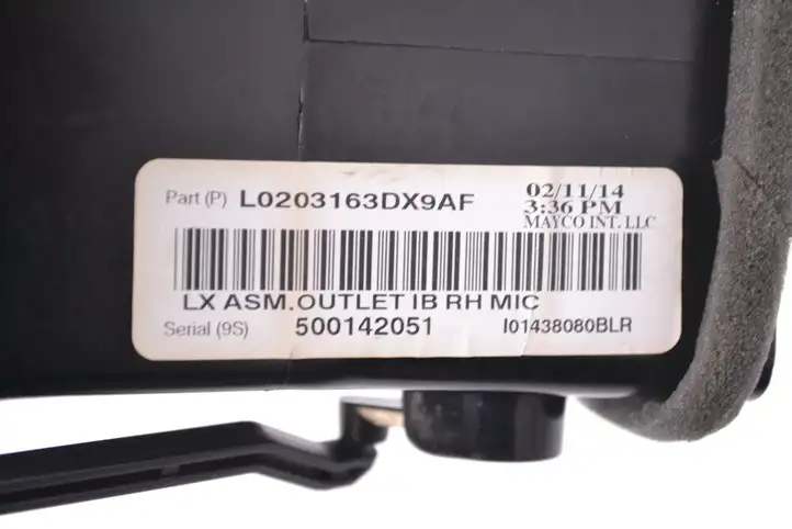 Chrysler 300C (2011 - 2014) L0203163DX9AF Воздушная решетка панели — фото 5
