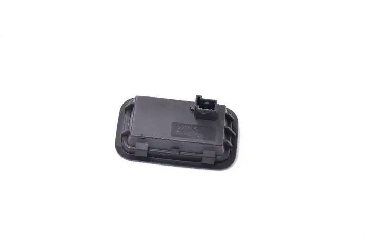 Mercedes-Benz C W204 (2007 - 2014) A2128210651 Кнопка закрытия багажника — фото 3