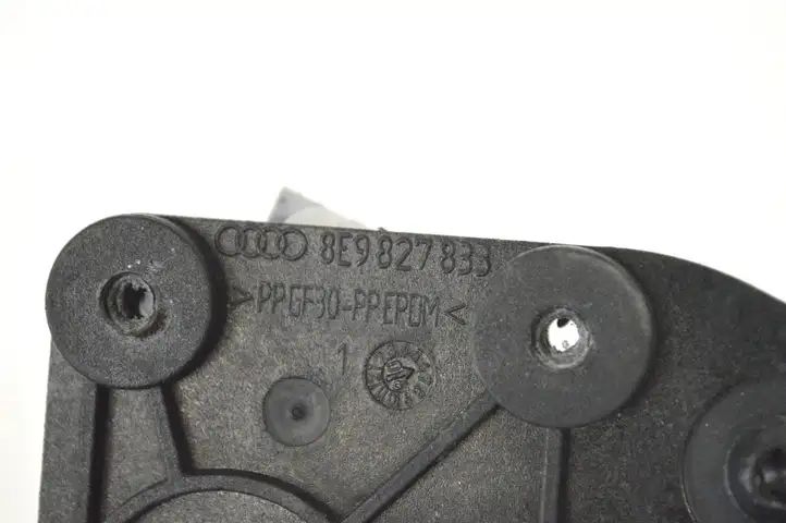 Audi A4 S4 B6 8E 8H (2000 - 2006) 8E9827833 Доводчик крышки багажника — фото 5
