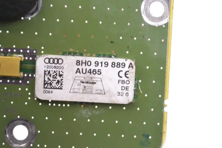 Audi A4 S4 B6 8E 8H (2000 - 2006) 8H0919889A Усилитель антенны — фото 4