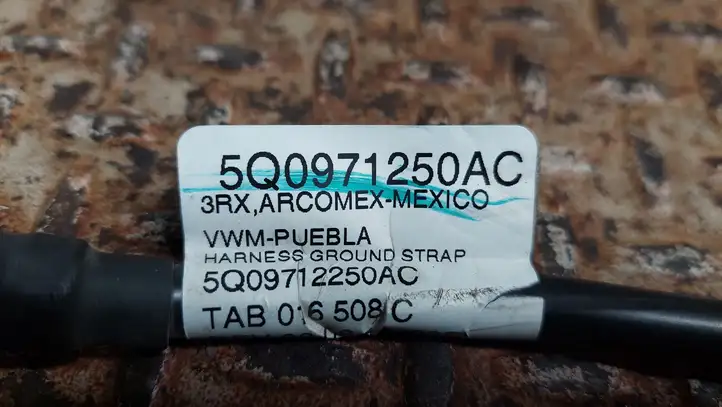Volkswagen Tiguan Allspace (2017 - ) 5Q0971250AC Минусовой провод аккумулятора — фото 2