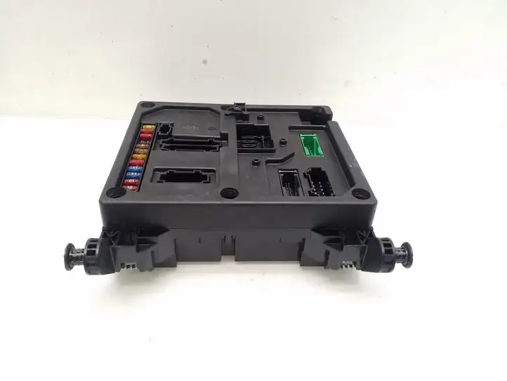 Volkswagen Sharan (2003 - 2010)  7M3962258M Блок предохранителей