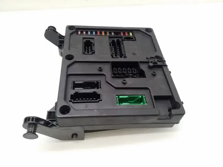 Volkswagen Sharan (2003 - 2010)  7M3962258M Блок предохранителей