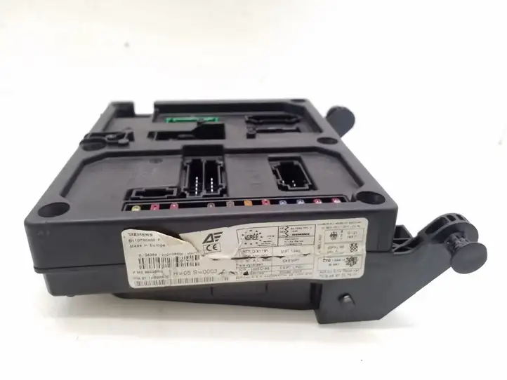 Volkswagen Sharan (2003 - 2010)  7M3962258M Блок предохранителей