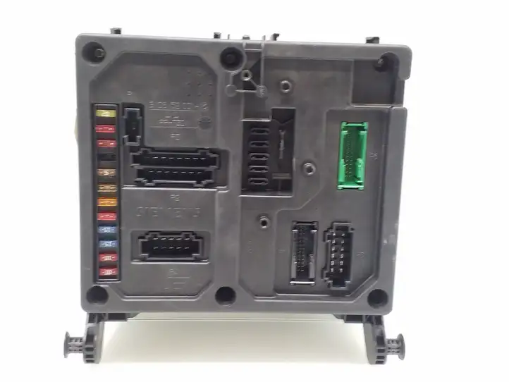 Volkswagen Sharan (2003 - 2010)  7M3962258M Блок предохранителей