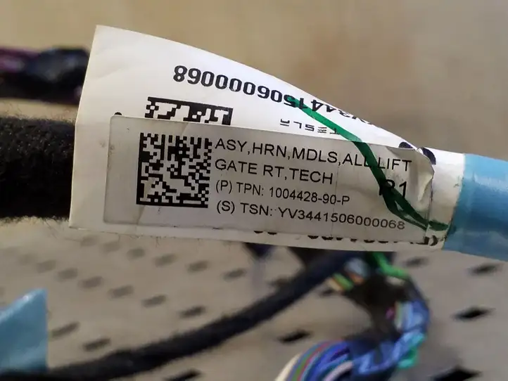 Tesla Model S (2016 - 2021) 100442890P Жгут проводов крышки багажника — фото 2