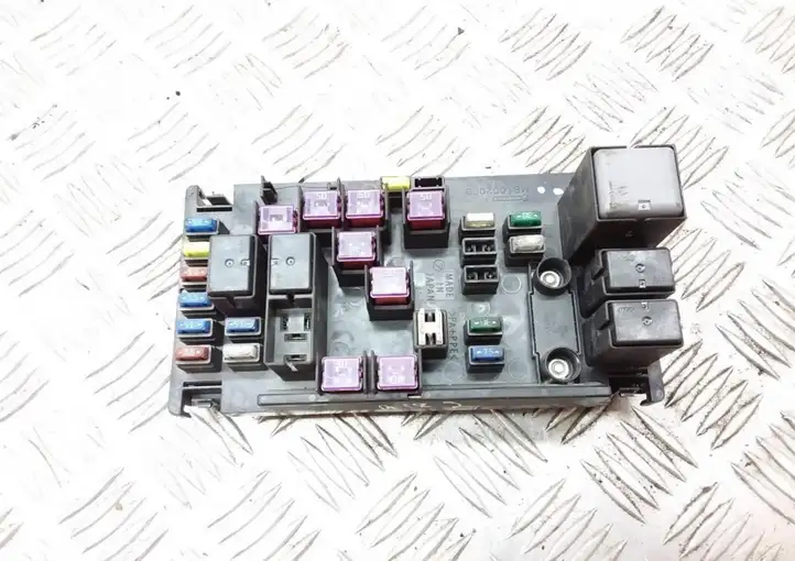 Subaru XV I (2011 - 2018) 82241FJ020 Блок предохранителей — фото 2