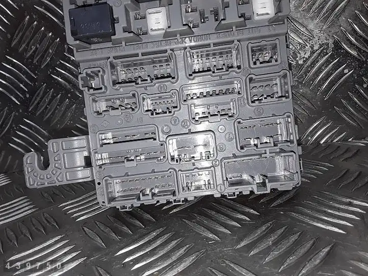 Honda FR-V (2004 - 2009) SJHE013 Блок предохранителей — фото 4