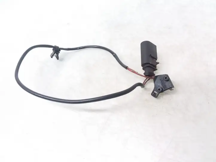 Audi A3/S3 8P (2004 - 2008)   Проводка крышки багажника