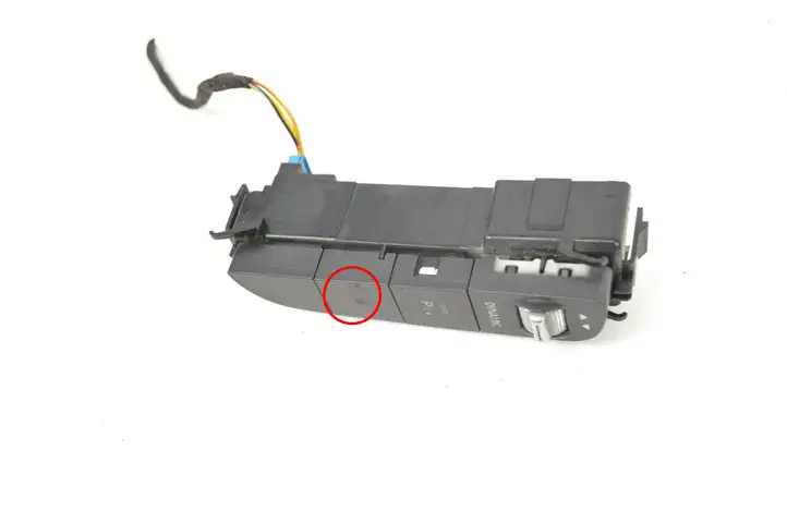 Mercedes-Benz C W205 (2014 - 2021) A2059056907 Кнопка фаркопа в багажнике — фото 1