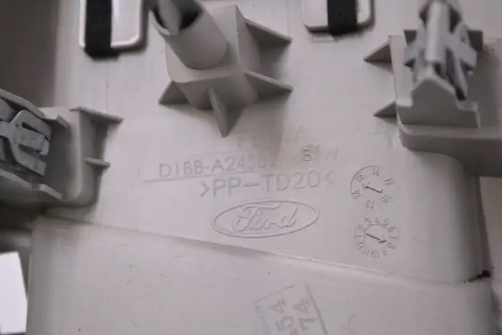 Ford Fiesta (2013 - 2017) D1BBA24582ABW Верхняя обшивка стойки B — фото 5