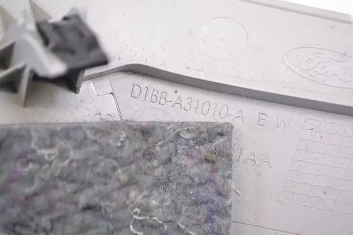 Ford Fiesta (2013 - 2017) D1BBA31010ABW Верхняя обшивка стойки B — фото 5