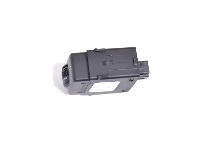 Nissan Juke I F15 (2010 - 2018) 25190BV80A Кнопка фаркопа в багажнике — фото 2