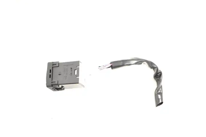 Nissan Juke I F15 (2010 - 2018) 083493NF0A Кнопка фаркопа в багажнике — фото 2