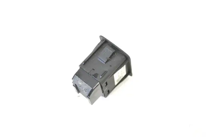 Audi A3/S3 8P (2008 - 2013) 4F0962109B Кнопка фаркопа в багажнике — фото 2
