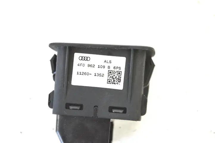Audi A3/S3 8P (2008 - 2013) 4F0962109B Кнопка фаркопа в багажнике — фото 5