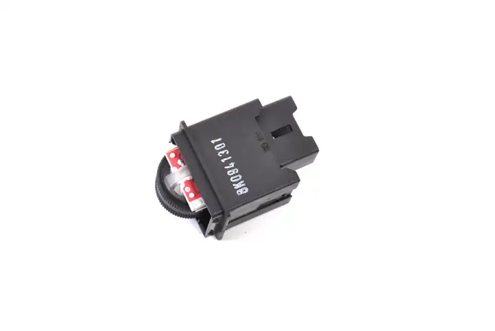 Audi A5 8T 8F (2007 - 2011) 8K0941301 Кнопка фаркопа в багажнике — фото 2