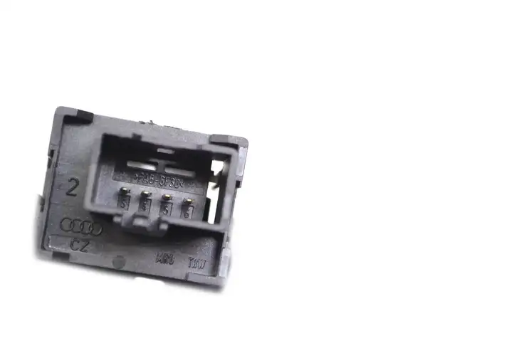 Audi A5 8T 8F (2007 - 2011) 8K0941301 Кнопка фаркопа в багажнике — фото 4
