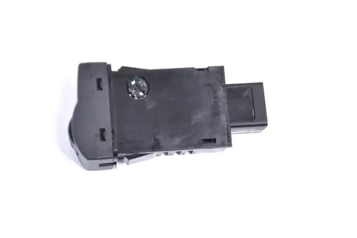 Mazda MX-5 NC Miata (2008 - 2015) N121666F0 Кнопка фаркопа в багажнике — фото 2