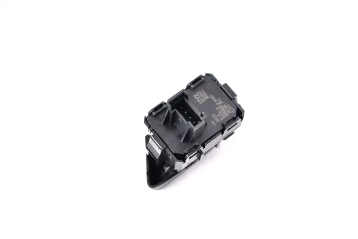BMW X5 F15 (2013 - 2017) 6801351 Кнопка фаркопа в багажнике — фото 3