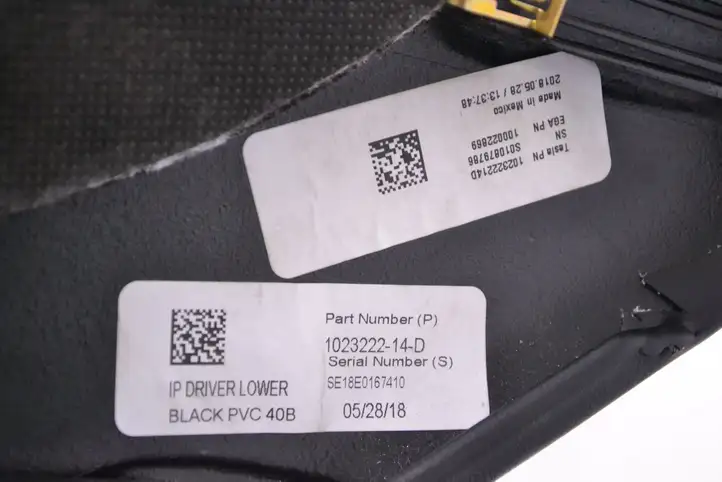 Tesla Model S (2016 - 2021) 102322214D Нижняя отделка панели приборов — фото 5